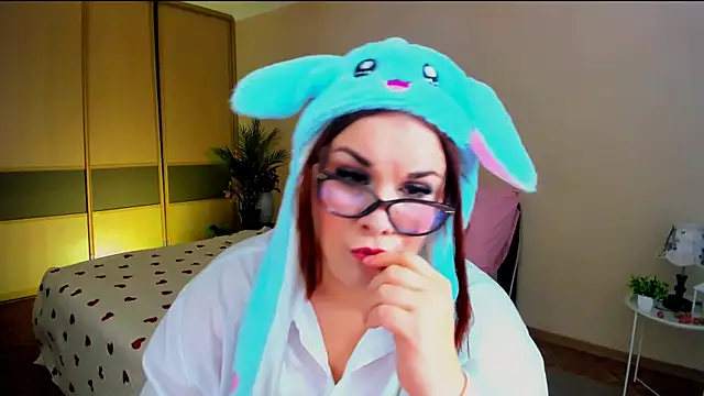 OliviaTwens online show from July 26, 9:16 am