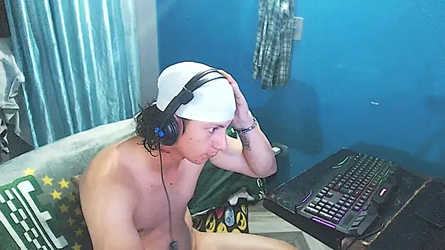 Snapshot of MrKingsaintx chatting on July 22, 12:24 am MrKingsaintx online show from July 22, 12:24 am