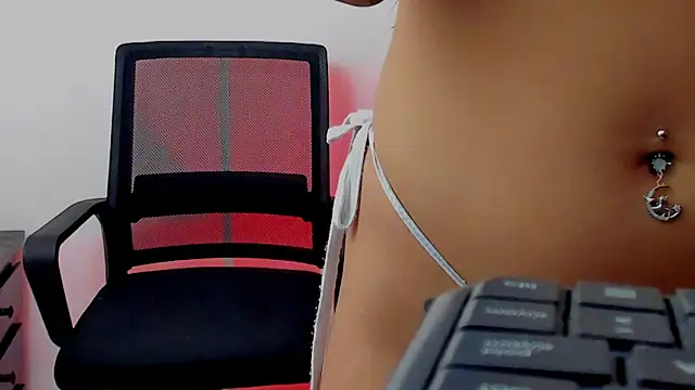 SarahRouge online show from June 2, 1:40 am