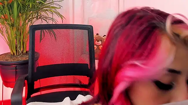 SarahRouge online show from July 11, 12:35 am