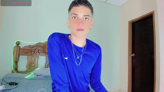 Snapshot of latino_boyy_ chatting on July 26, 4:20 am latino boyy online show from July 26, 4:20 am