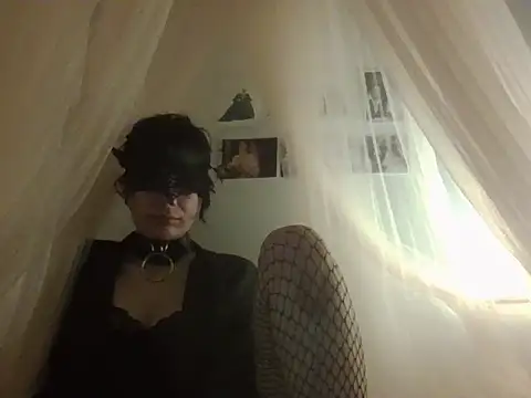 Snapshot of Nyx_Nuit chatting on June 12, 11:25 pm Nyx Nuit online show from June 12, 11:25 pm