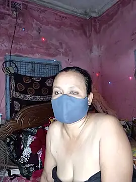 MoonLusty online show from June 17, 5:25 pm