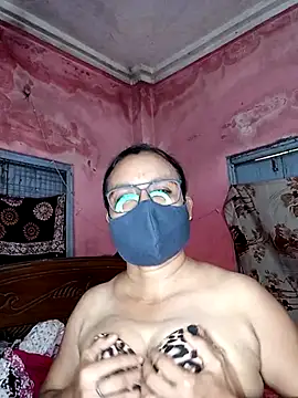 MoonLusty online show from June 18, 5:30 am