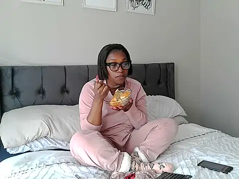 MissLaToYa online show from June 28, 12:00 pm