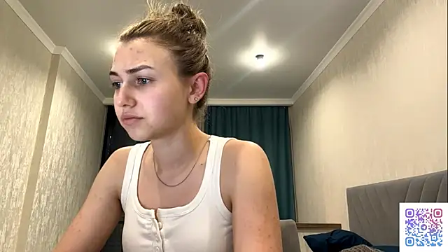 Snapshot of CameTruce chatting on July 2, 6:25 pm CameTruce online show from July 2, 6:25 pm