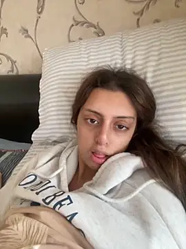 brownpetitegirlxo online show from June 10, 1:43 pm