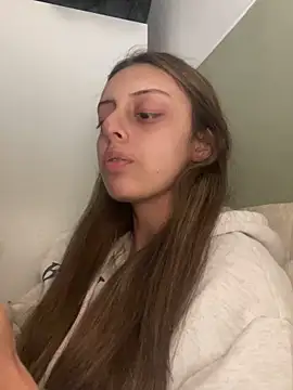 brownpetitegirlxo online show from June 15, 9:06 pm