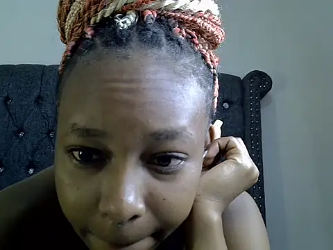 Snapshot of cocolaurah chatting on June 21, 3:20 am cocolaurah online show from June 21, 3:20 am