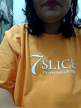 manjusrma005 online show from June 8, 3:34 pm