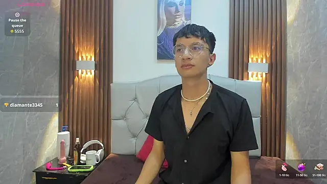 Julian Foxxx online show from May 27, 7:55 pm