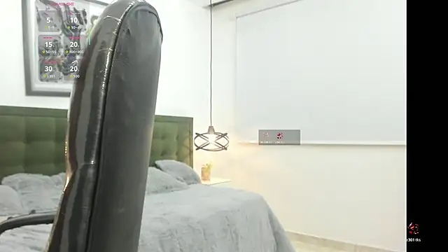 Snapshot of mia_foxw69 chatting on June 4, 6:36 pm mia foxw69 online show from June 4, 6:36 pm