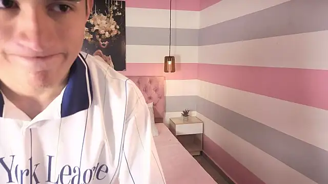 Snapshot of ryan_valentino chatting on July 1, 2:07 pm ryan valentino online show from July 1, 2:07 pm