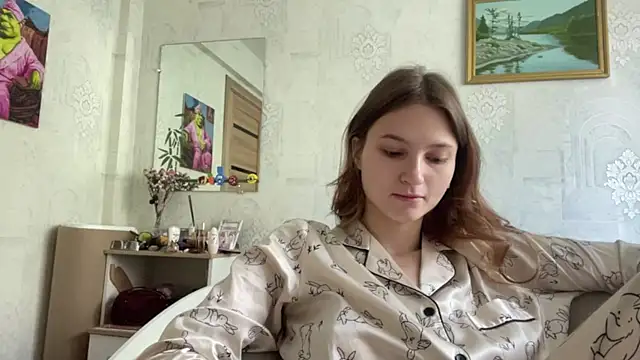 HeIen cute online show from June 6, 3:33 am