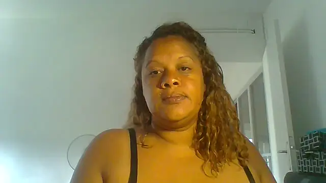 Snapshot of DOMINATRICESANDRA chatting on June 2, 7:10 am DOMINATRICESANDRA online show from June 2, 7:10 am