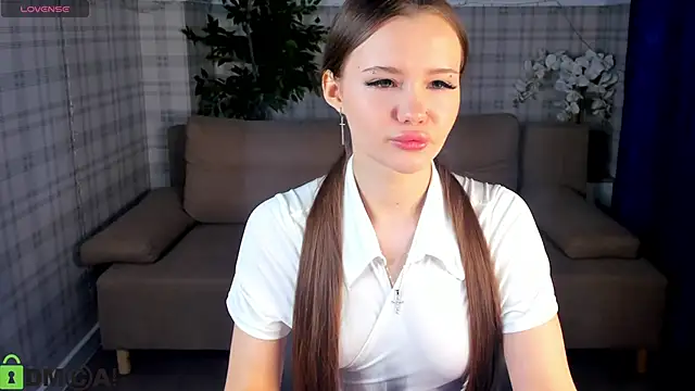 Snapshot of Ella_Butler chatting on June 4, 11:05 am Ella Butler online show from June 4, 11:05 am