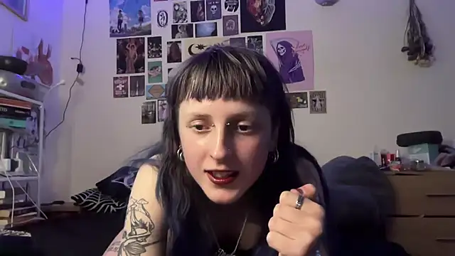 Snapshot of batzy666 chatting on June 5, 11:27 am batzy666 online show from June 5, 11:27 am