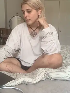 Snapshot of Ella_Bloom chatting on June 19, 10:08 am Ella Bloom online show from June 19, 10:08 am
