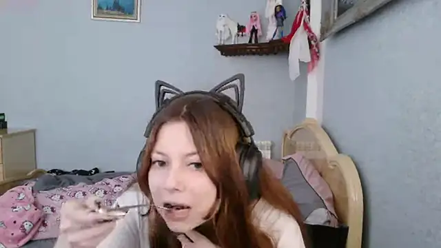 Snapshot of AlessiaViolet chatting on July 8, 8:52 am AlessiaViolet online show from July 8, 8:52 am
