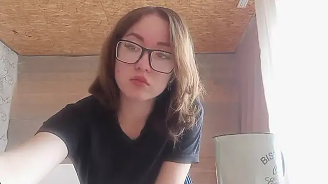 OliviaMoment online show from June 5, 10:21 am