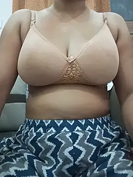Snapshot of sexy_kajal9 chatting on July 7, 8:46 pm sexy kajal9 online show from July 7, 8:46 pm