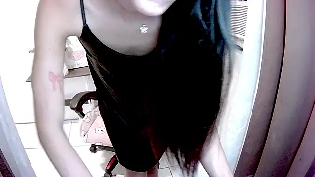Snapshot of Skeletal_goddess chatting on July 6, 5:37 pm Skeletal goddess online show from July 6, 5:37 pm