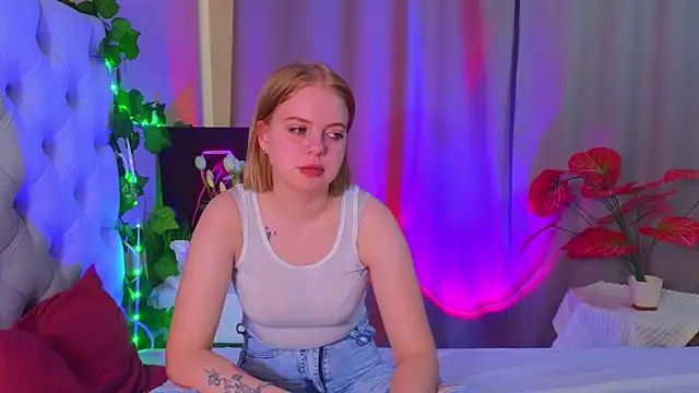 RebeccaCruz online show from June 10, 8:13 am