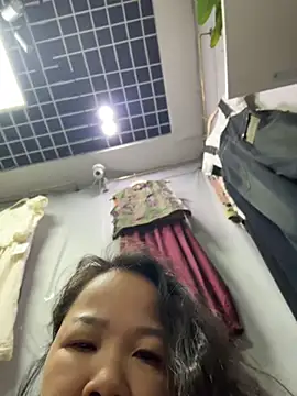 Snapshot of honghong_mother chatting on June 23, 12:19 am honghong mother online show from June 23, 12:19 am