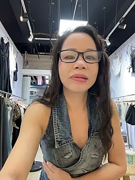 Snapshot of honghong_mother chatting on July 21, 1:19 am honghong mother online show from July 21, 1:19 am