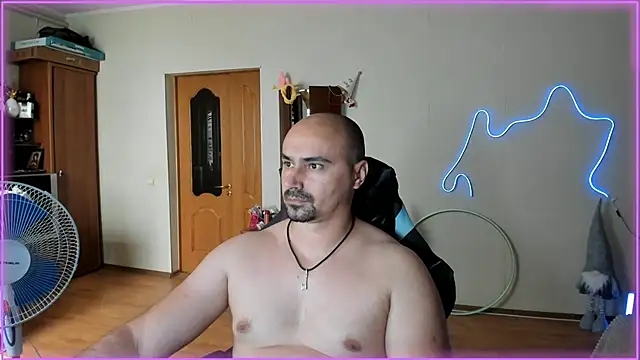 Snapshot of -SexyDaddy- chatting on June 14, 12:40 pm -SexyDaddy- online show from June 14, 12:40 pm