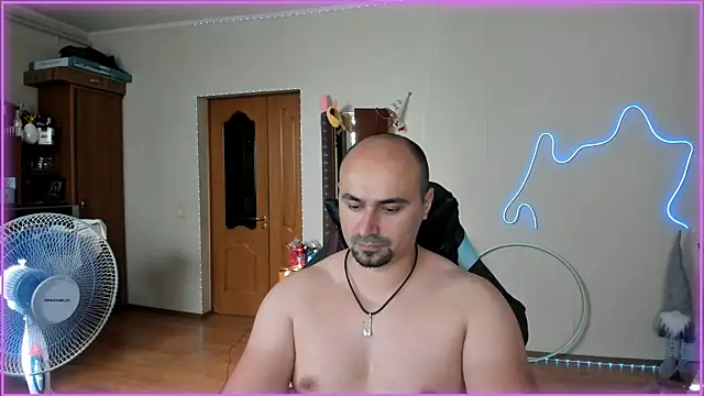 Snapshot of -SexyDaddy- chatting on June 18, 3:05 pm -SexyDaddy- online show from June 18, 3:05 pm