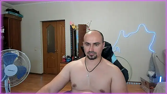 Snapshot of -SexyDaddy- chatting on June 20, 8:28 am -SexyDaddy- online show from June 20, 8:28 am