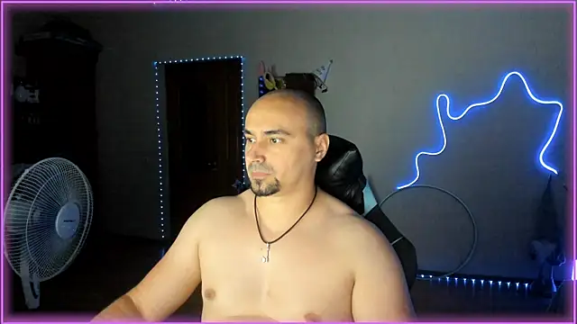 Snapshot of -SexyDaddy- chatting on June 25, 6:01 pm -SexyDaddy- online show from June 25, 6:01 pm