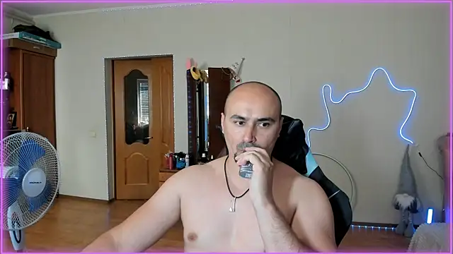 Snapshot of -SexyDaddy- chatting on June 27, 10:53 am -SexyDaddy- online show from June 27, 10:53 am