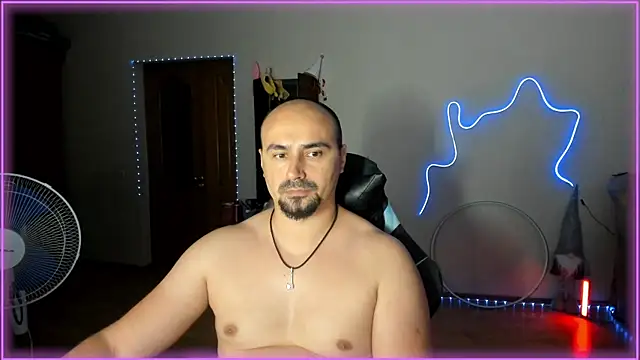 Snapshot of -SexyDaddy- chatting on July 29, 6:28 pm -SexyDaddy- online show from July 29, 6:28 pm
