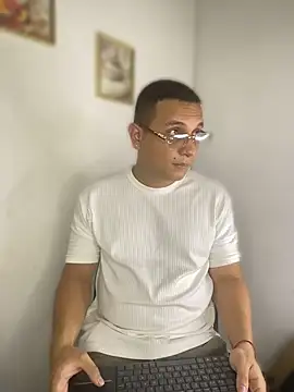 TomasStyl   online show from June 1, 7:48 pm
