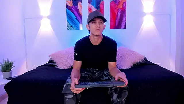 AxelFalconn online show from June 6, 6:56 pm