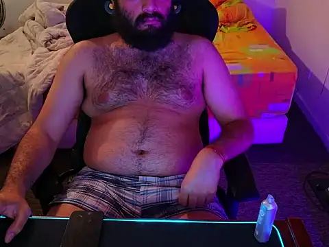 Snapshot of Latinbearhairy chatting on June 17, 5:10 am Latinbearhairy online show from June 17, 5:10 am