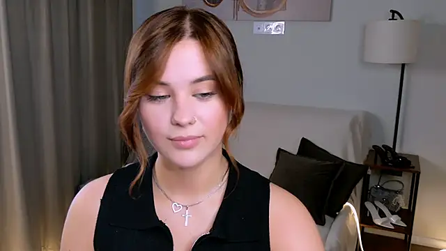 Snapshot of MurielGray chatting on June 13, 7:39 am MurielGray online show from June 13, 7:39 am