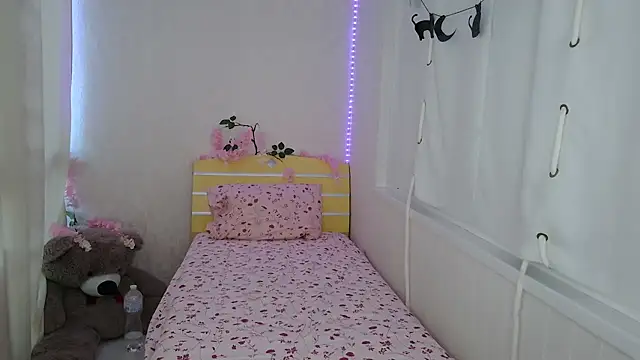 Snapshot of EmyHills chatting on June 14, 3:58 pm EmyHills online show from June 14, 3:58 pm