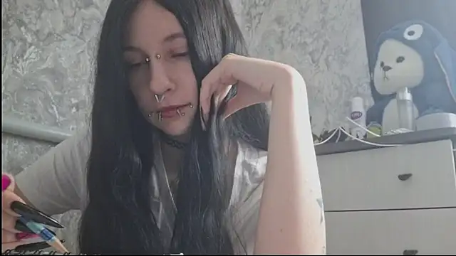 KrissyHiott online show from June 1, 4:14 am