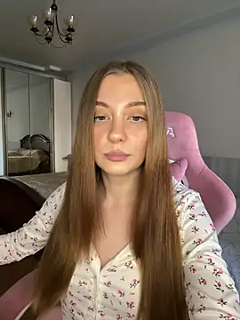 emilurrre online show from June 8, 5:41 am