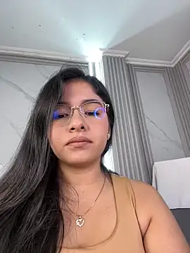 ValentinaLuciana online show from June 3, 2:33 pm