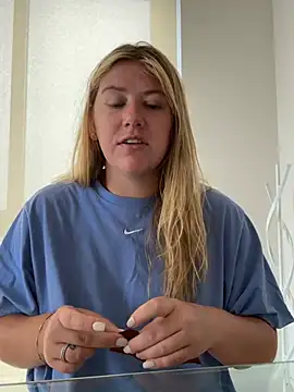 allyanalangell online show from July 18, 5:39 pm