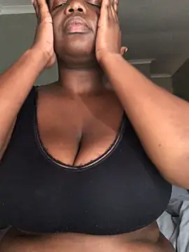 Vickiesah online show from July 27, 9:27 am