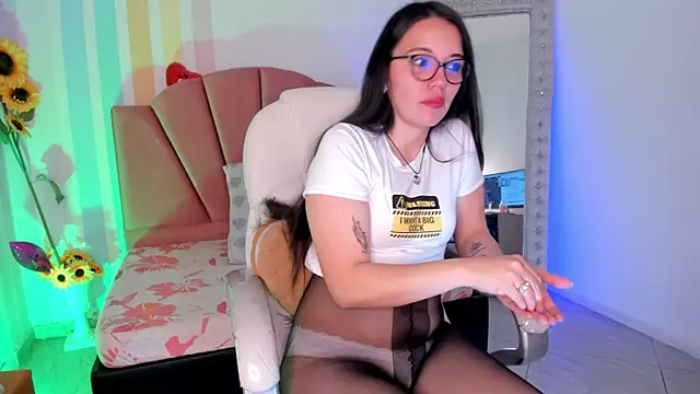 Emma lakshmi online show from July 18, 3:49 pm