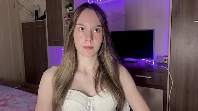 RinaRight   online show from June 5, 9:31 pm