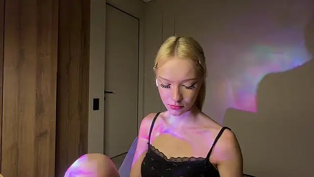 Anny qte online show from July 30, 6:18 pm