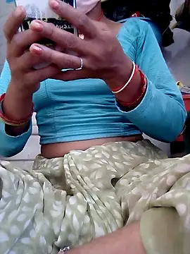 Aarti9080 online show from June 18, 7:08 am