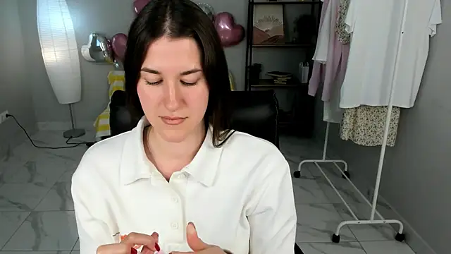 Elizabeth Kim online show from June 1, 1:24 pm